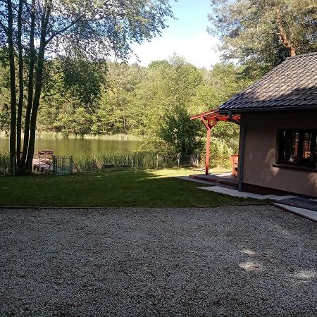 Urokliwy Domek nad Brzegiem Jeziora Lubiatów Zewnętrze zdjęcie