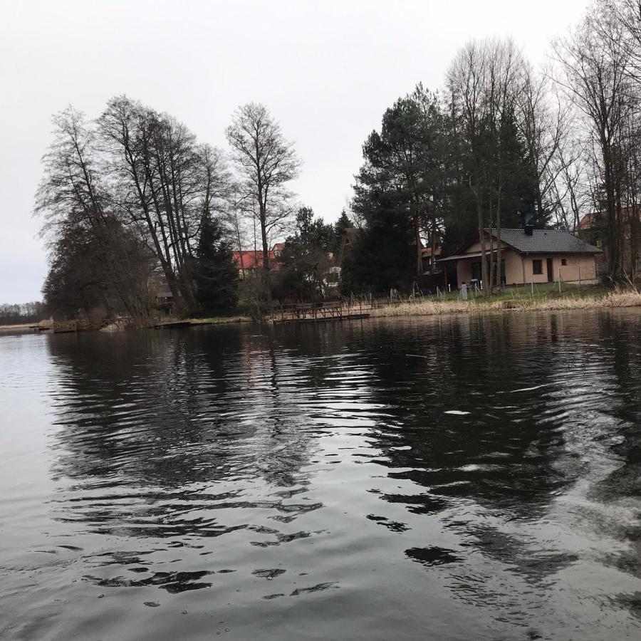 Urokliwy Domek nad Brzegiem Jeziora Lubiatów Zewnętrze zdjęcie