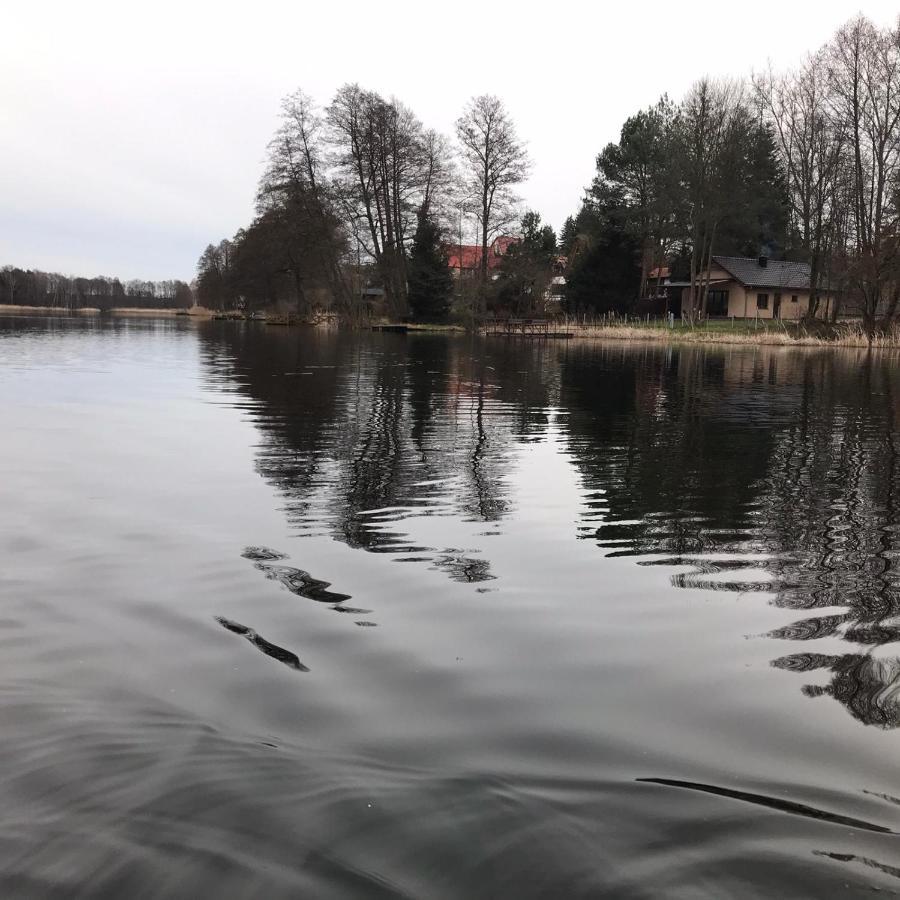 Urokliwy Domek nad Brzegiem Jeziora Lubiatów Zewnętrze zdjęcie