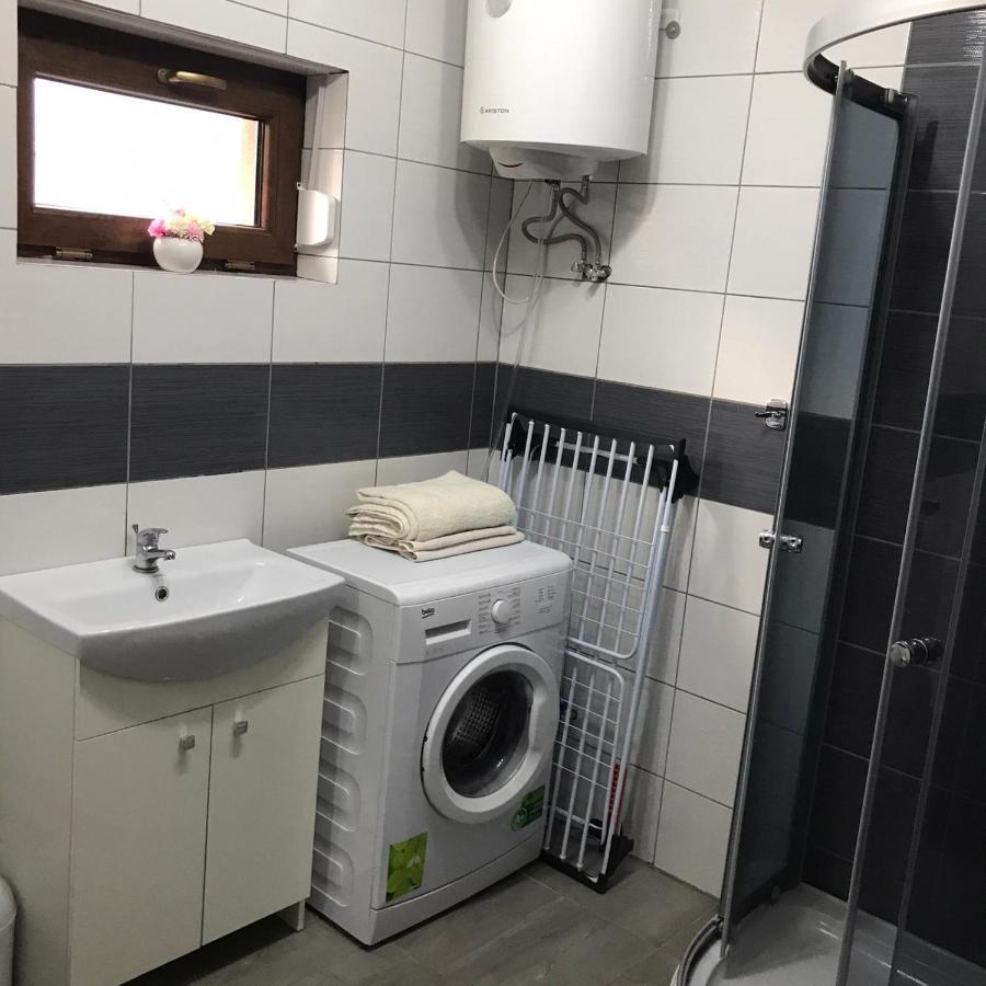 Urokliwy Domek nad Brzegiem Jeziora Lubiatów Zewnętrze zdjęcie