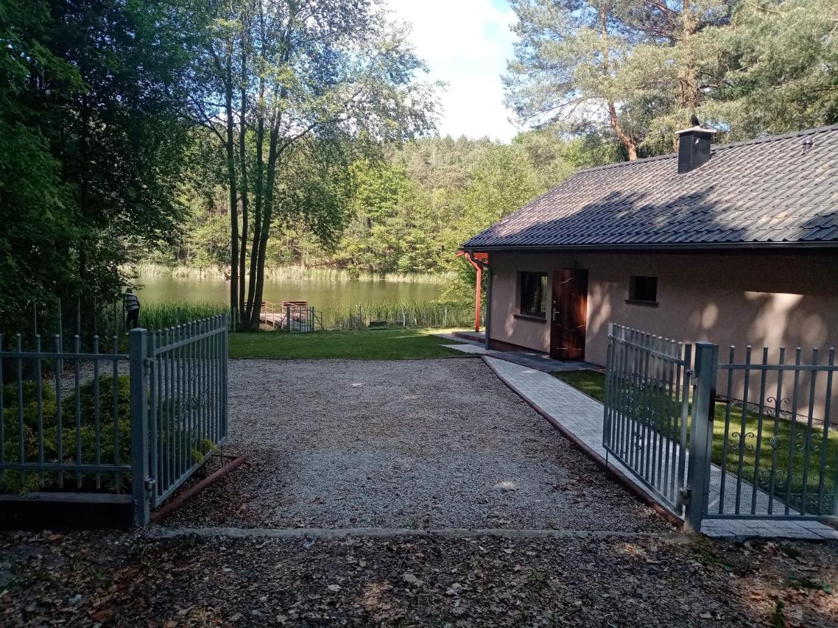 Urokliwy Domek nad Brzegiem Jeziora Lubiatów Zewnętrze zdjęcie