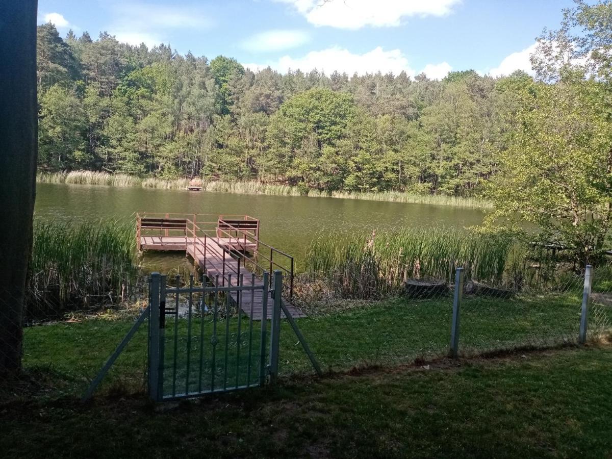 Urokliwy Domek nad Brzegiem Jeziora Lubiatów Zewnętrze zdjęcie