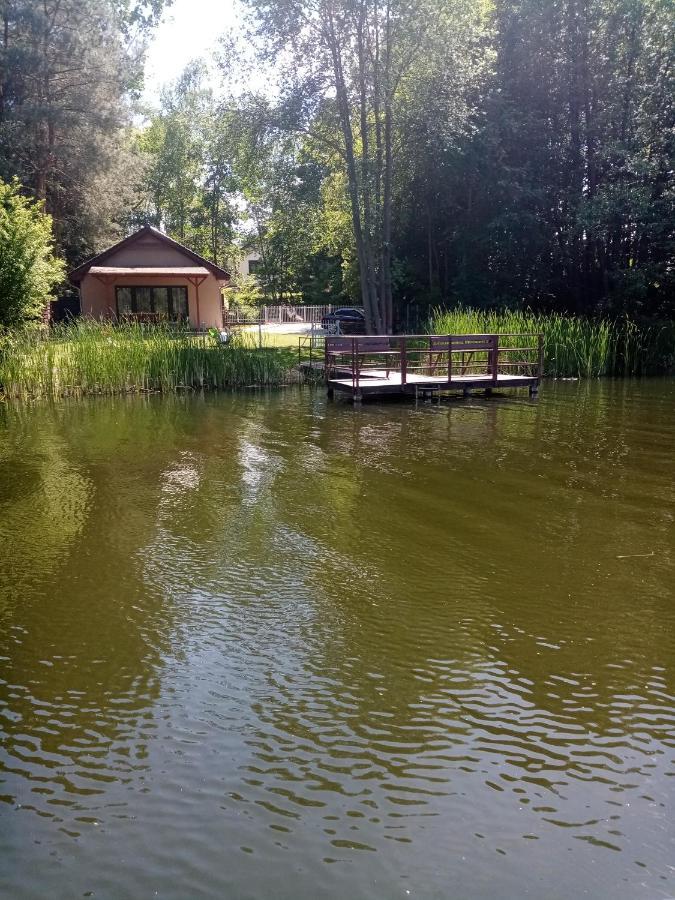 Urokliwy Domek nad Brzegiem Jeziora Lubiatów Zewnętrze zdjęcie