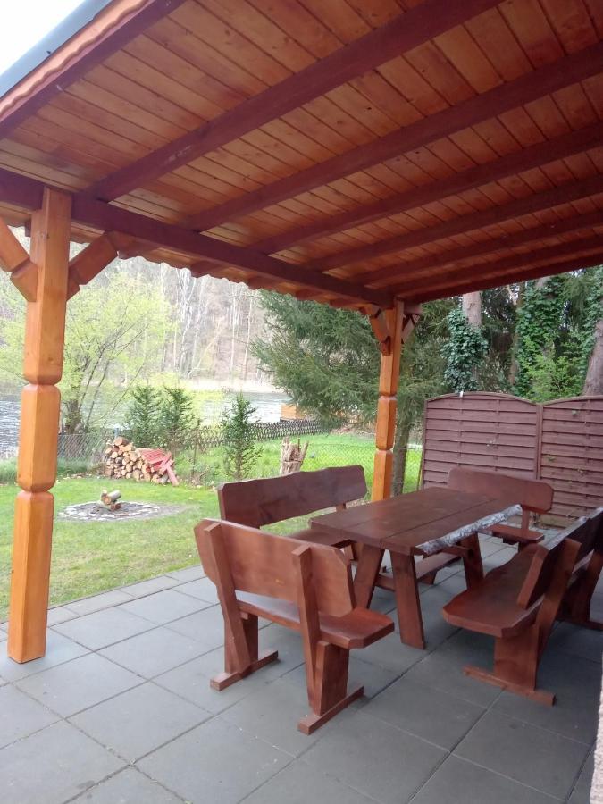 Urokliwy Domek nad Brzegiem Jeziora Lubiatów Zewnętrze zdjęcie